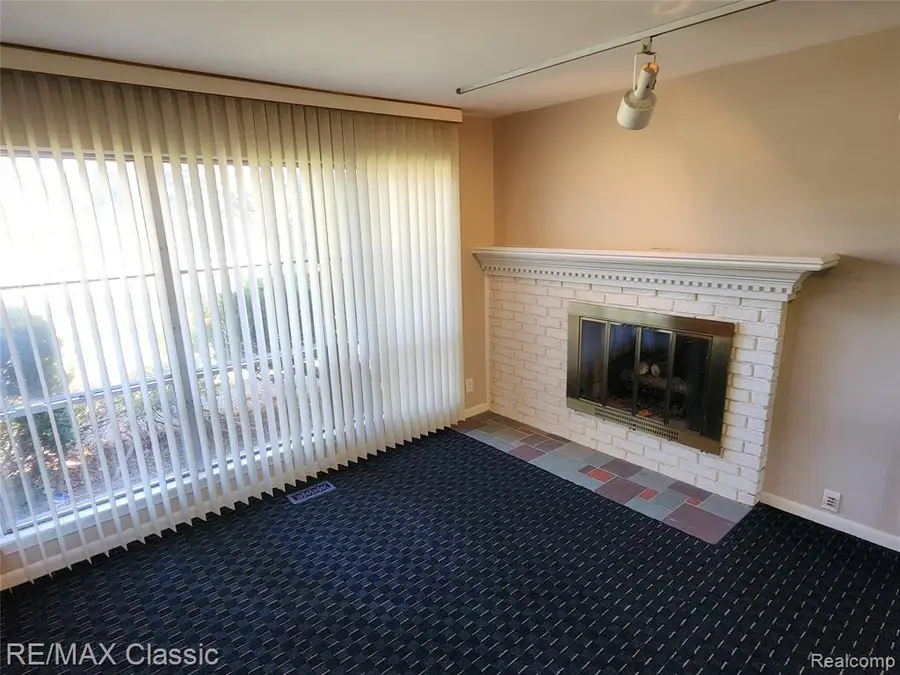 6965 N Adams, Bloomfield Hills, MI  - Image #3