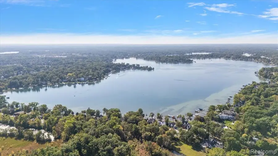 2236 Locklin Lane, West Bloomfield, MI  - Image #3