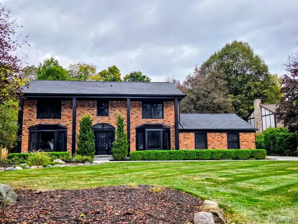 31142 Applewood, Farmington Hills, MI 