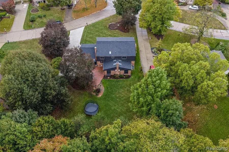 31142 Applewood, Farmington Hills, MI  - Image #2