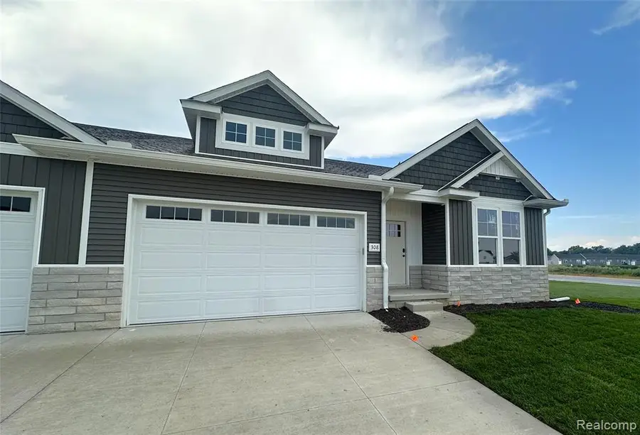 331 Mcdowell Dr, Howell, MI 48843 - Image #2