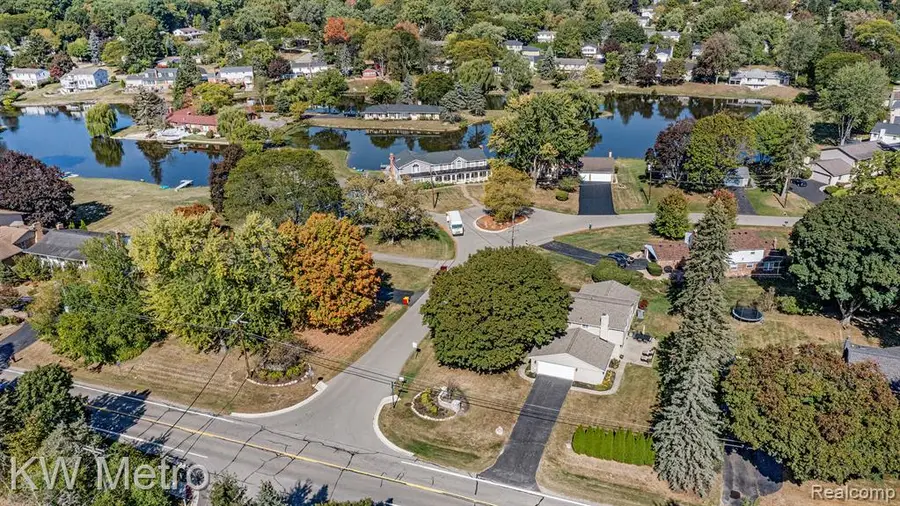 5897 Sutters, Bloomfield Hills, MI  - Image #3