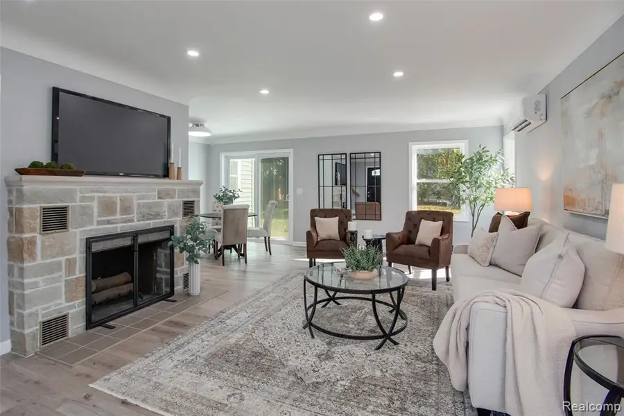 21716 Lahser, Southfield, MI  - Image #3