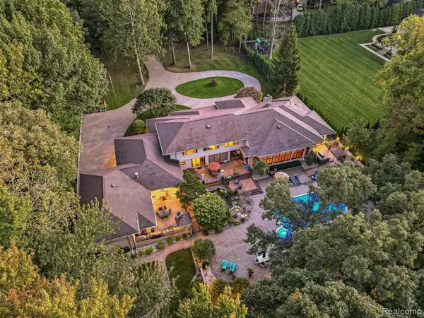 17477 Iris, Clinton Township, MI 