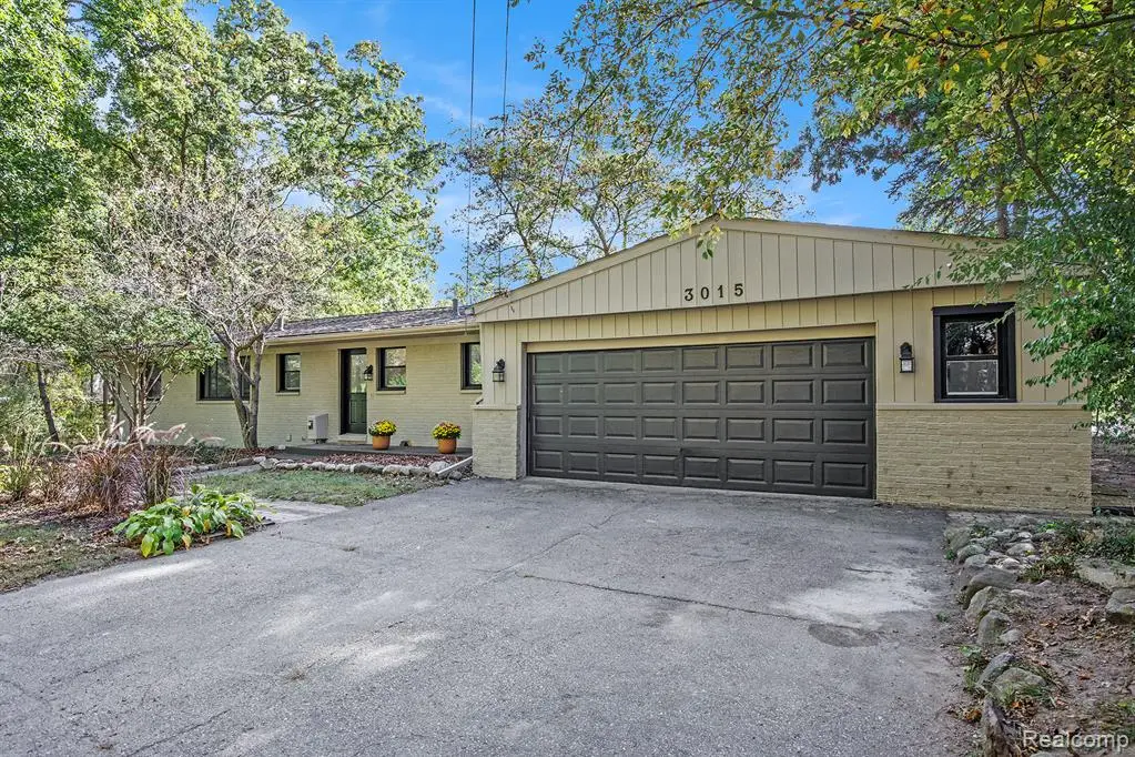 3015 Lakeview, Highland, MI  - Image #1