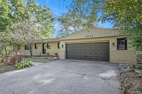 3015 Lakeview, Highland, MI 