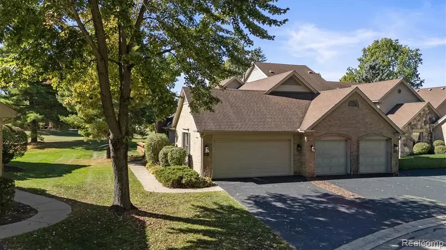 4868 Pine Eagles #1, Brighton, MI  - Image #2