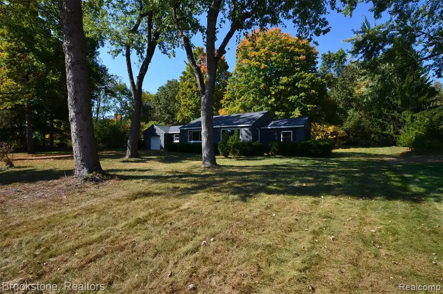 7565 Old Pond, Clarkston, MI  - Image #2