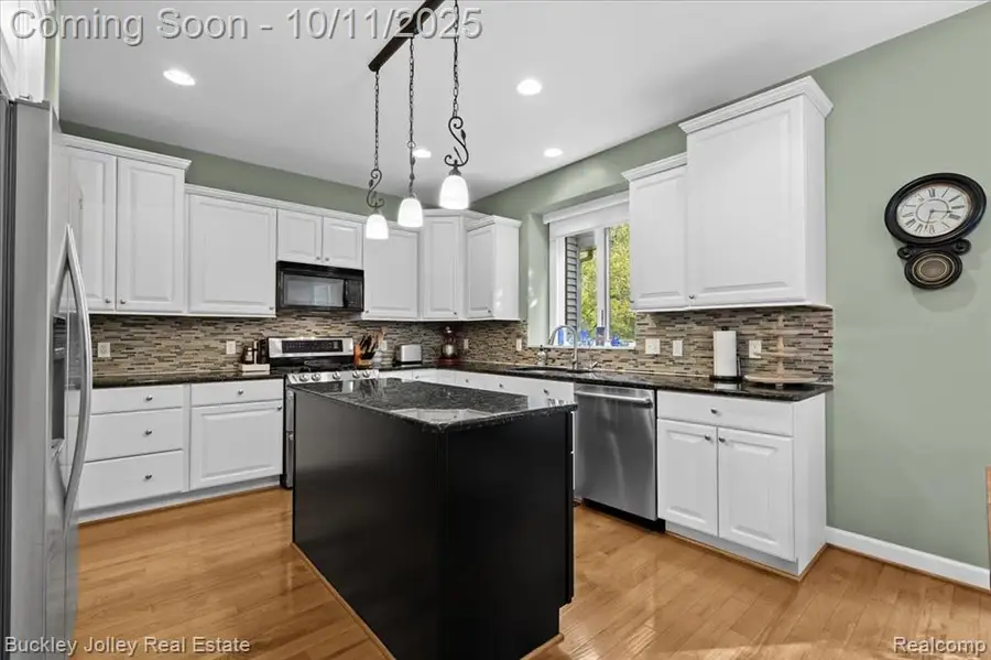 9430 Sheltering Oaks, Brighton, MI  - Image #3