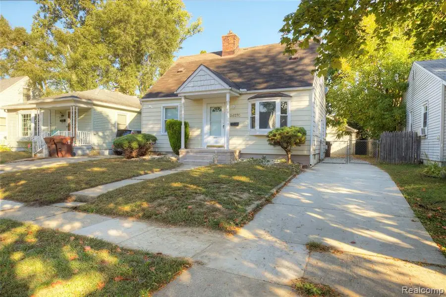 34270 Richard, Wayne, MI  - Image #2