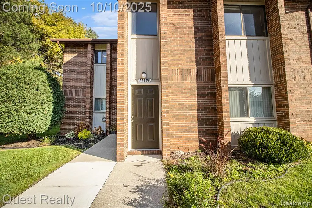 33855 Pondview, Livonia, MI  - Image #1