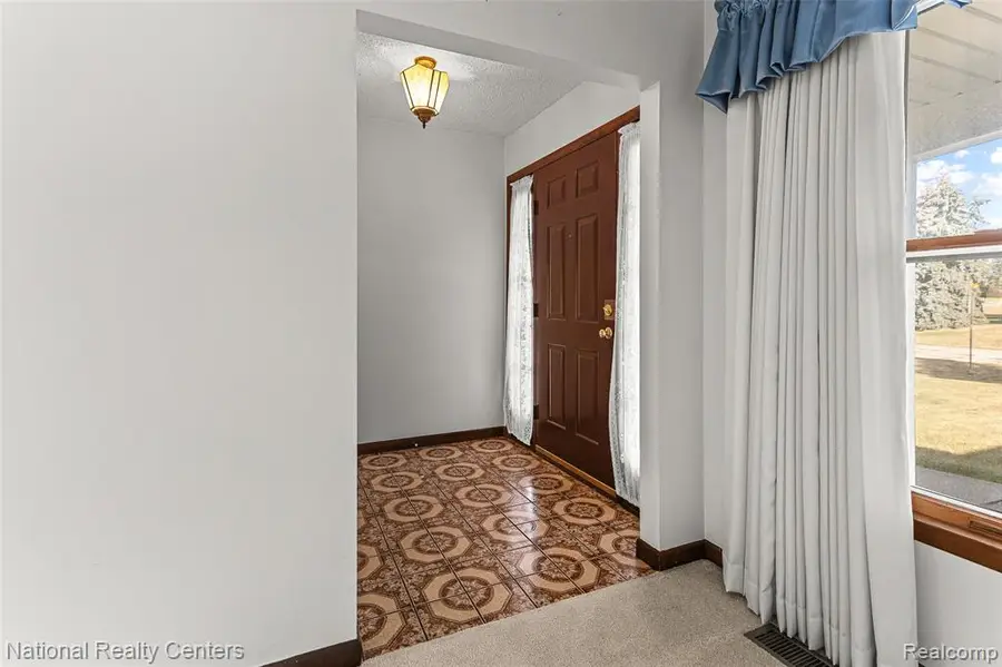 12518 Clover, South Lyon, MI  - Image #3