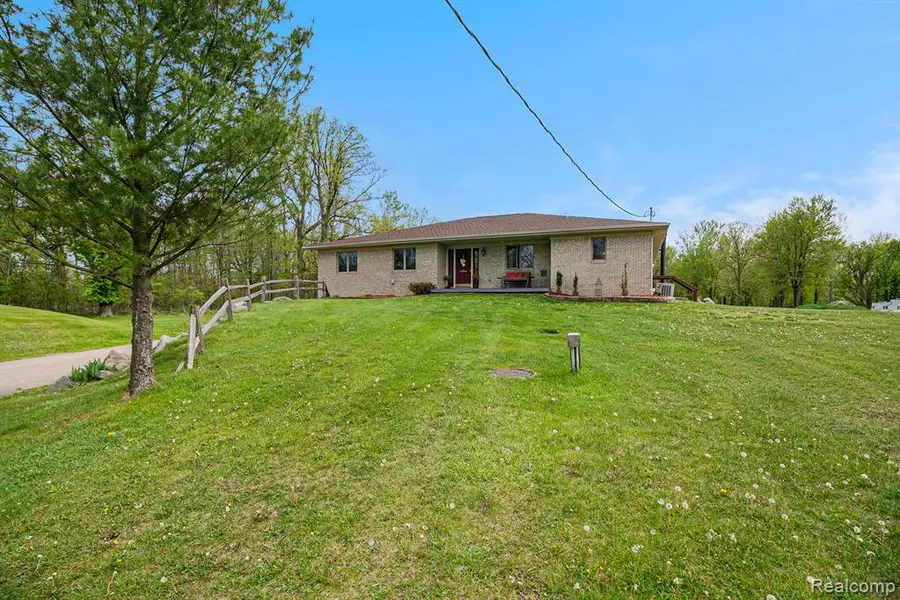 7031 Munsell, Howell, MI 48843 - #3