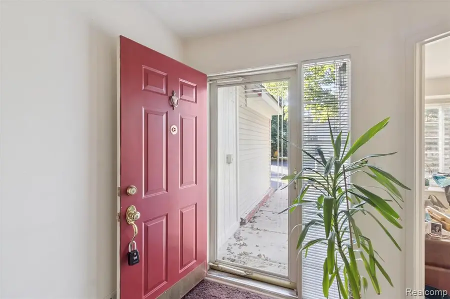 6541 Pembrook, Westland, MI  - Image #3