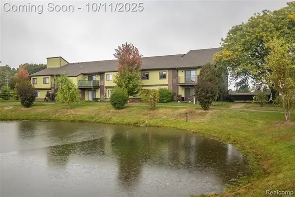 1481 E Chateau Vert, Ypsilanti, MI 