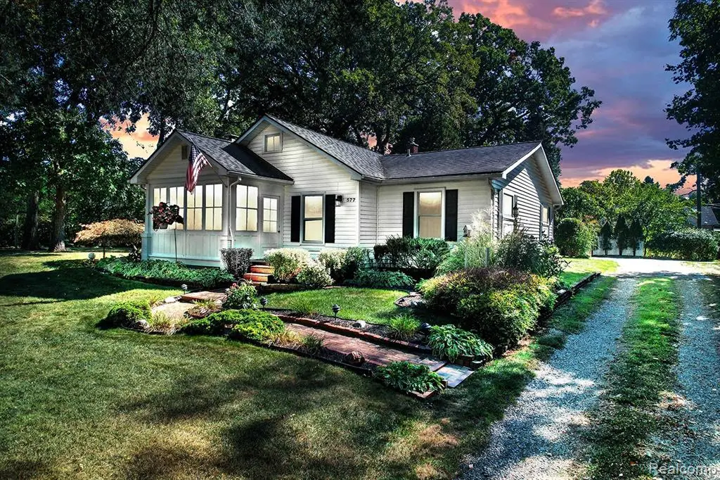577 Lakeside, Waterford, MI  - Image #1