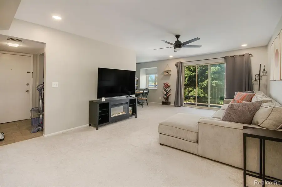 510 Riviera #157, Saint Clair Shores, MI  - Image #3