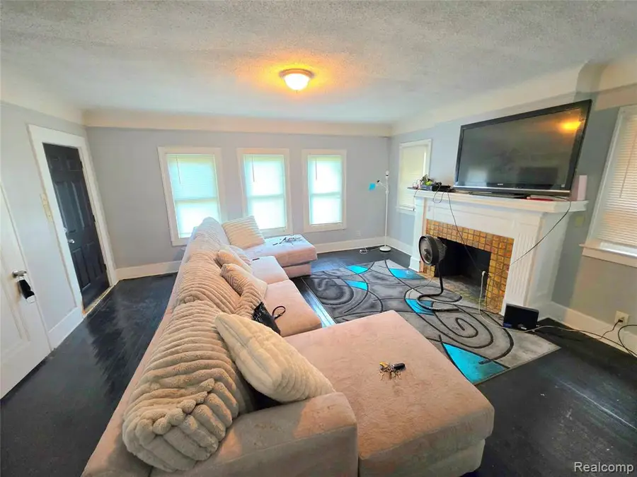 2660 Glendale, Detroit, MI  - Image #2