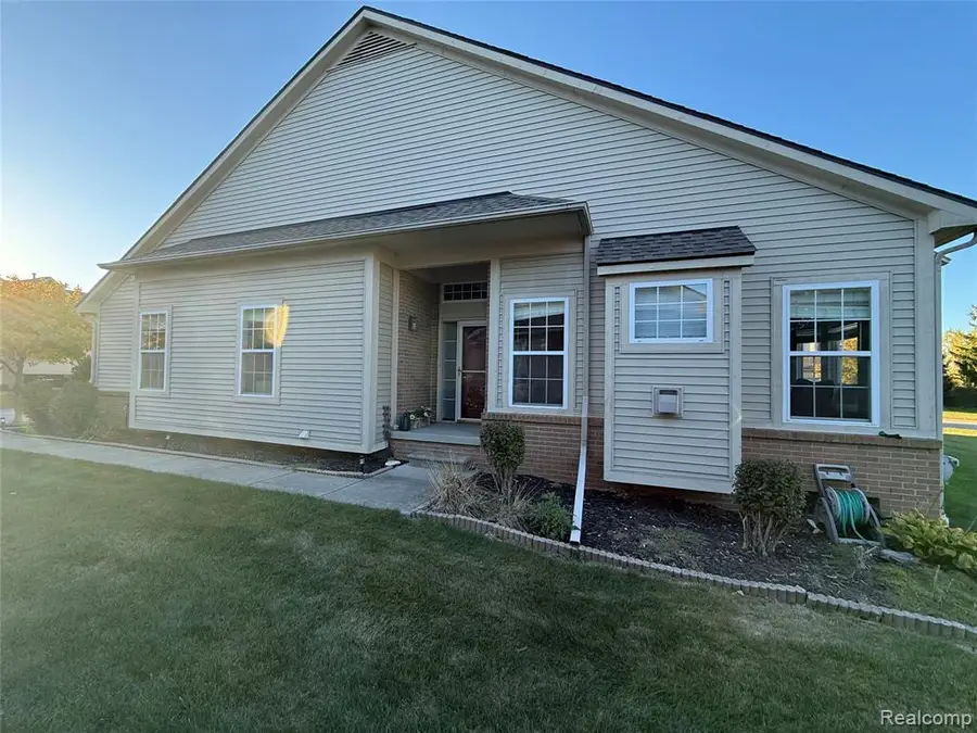 6063 Pine Cone, Grand Blanc, MI  - Image #2