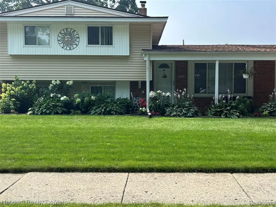 8723 Ringwood, Commerce Township, MI  - Image #2