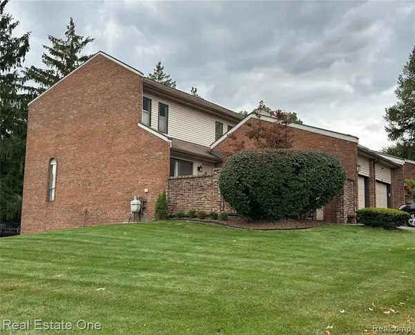 410 Willow Grove, Rochester Hills, MI 