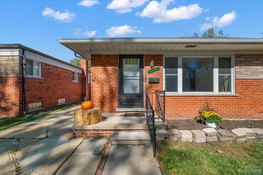 1687 Fontaine, Madison Heights, MI  - Image #2