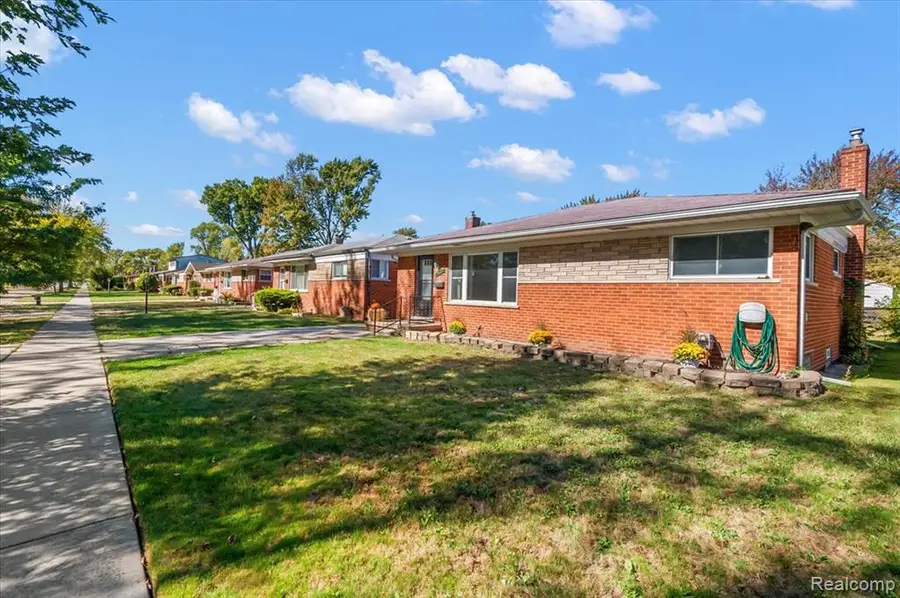 1687 Fontaine, Madison Heights, MI  - Image #3