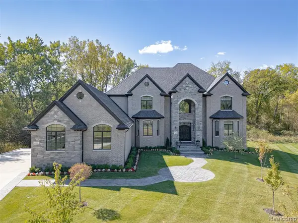 3118 Hickory Lawn, Rochester Hills, MI 