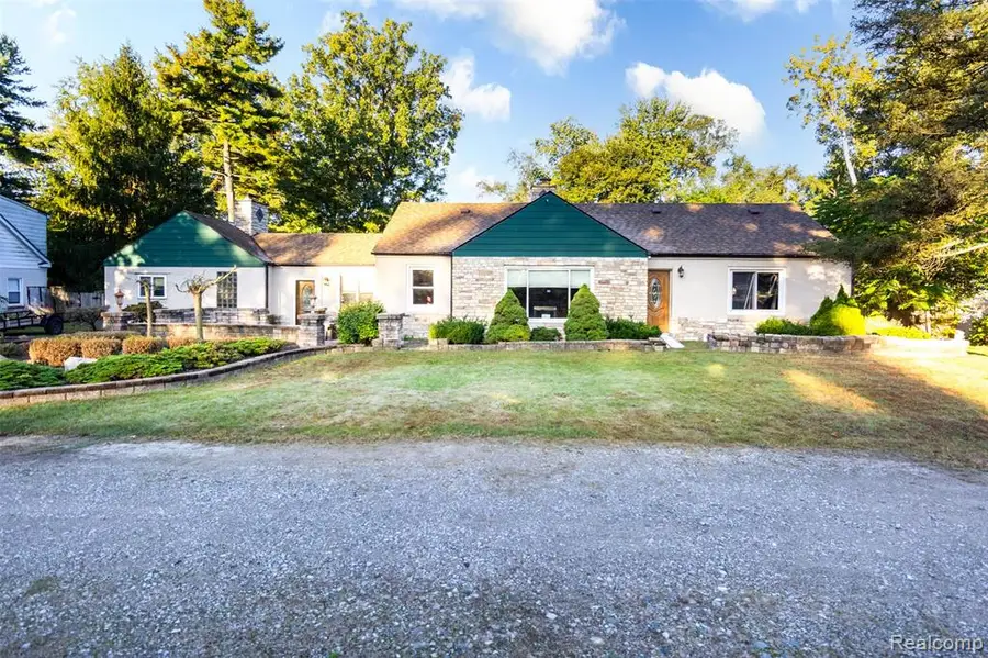 15681 Foch, Livonia, MI  - Image #2