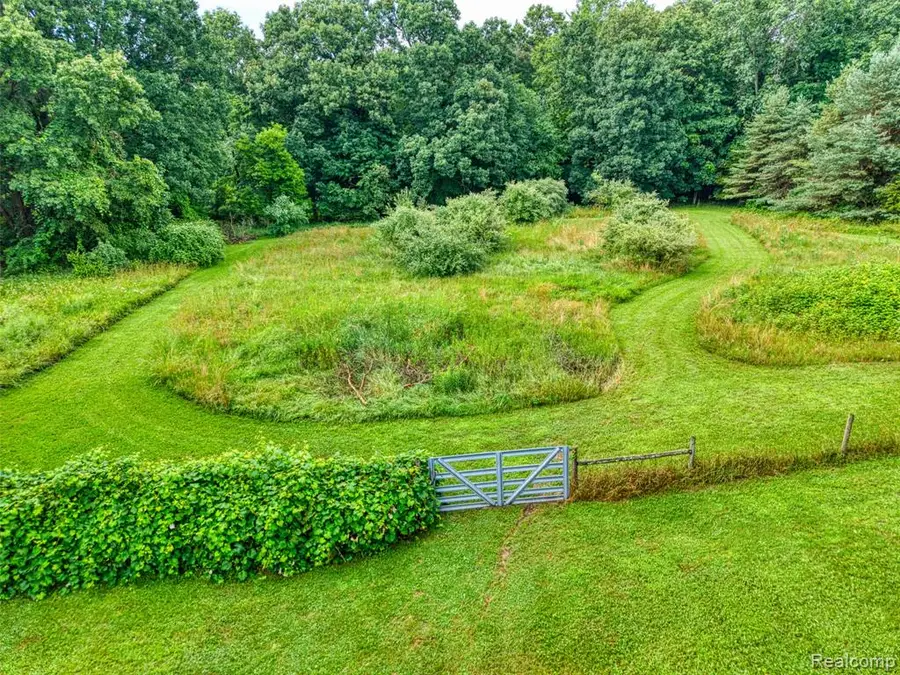 8077 Hunter, Bath, MI  - Image #3