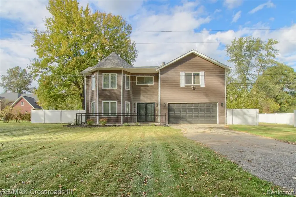 43216 N Bemis, Belleville, MI  - Image #1
