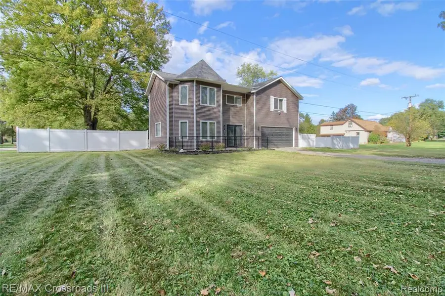 43216 N Bemis, Belleville, MI  - Image #3