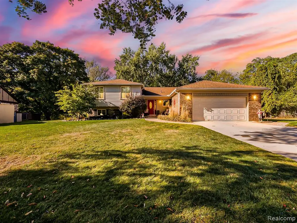 31257 Hillbrook, Livonia, MI  - Image #1