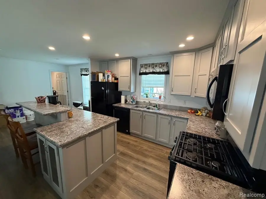 9718 Besants, Fenton, MI 48430 - Image #2