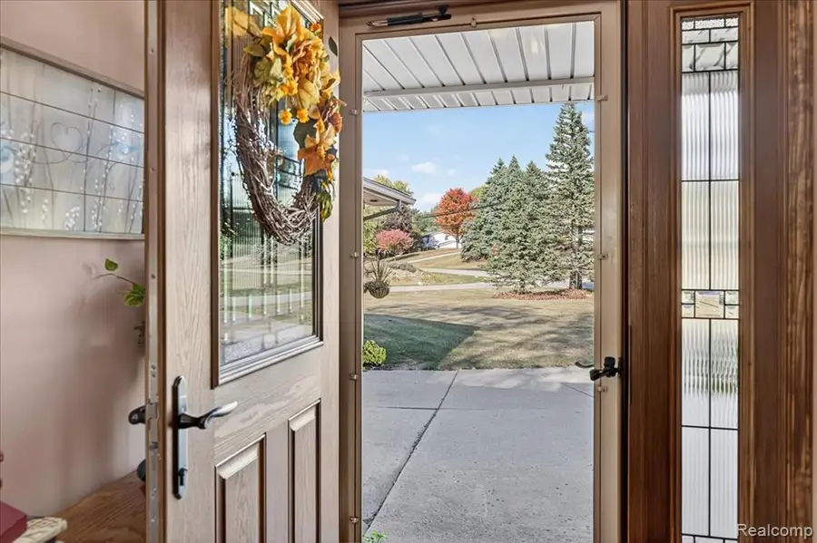 198 Morgan Hill, Lake Orion, MI  - Image #2