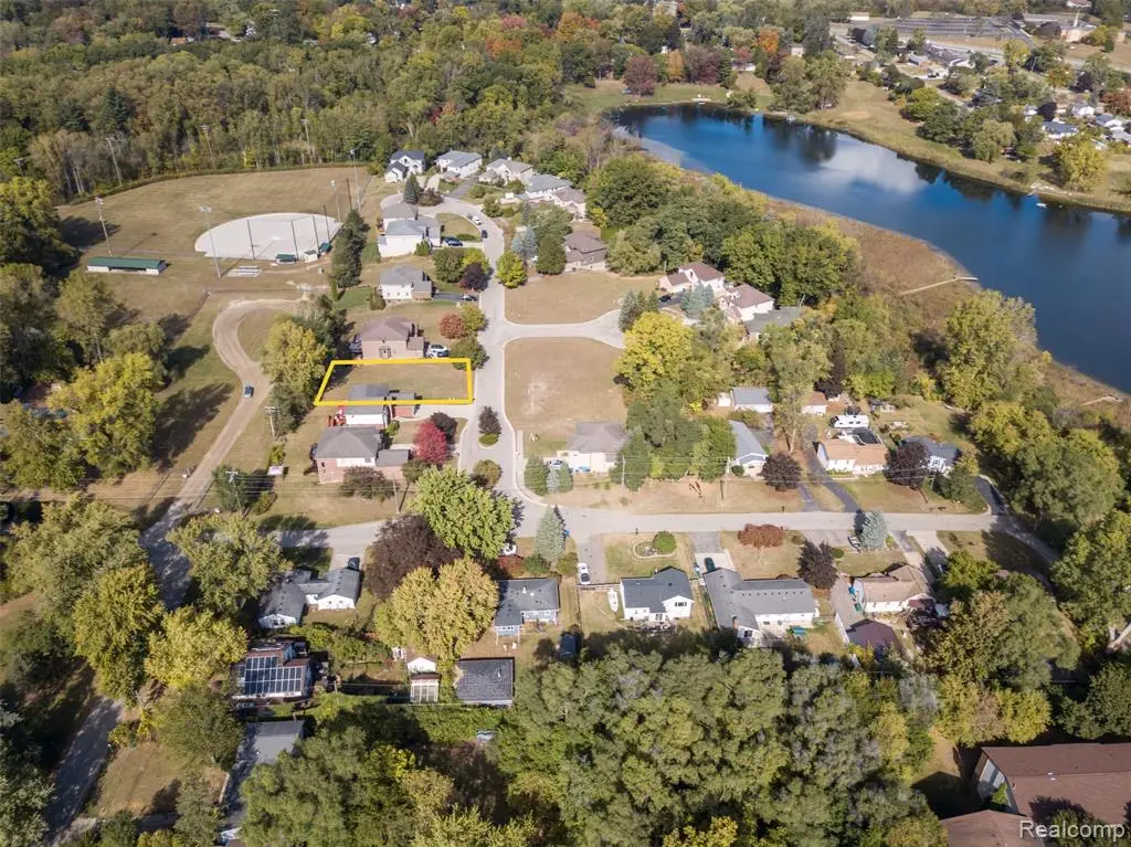 257 Madeleine, Waterford, MI 48328 - #1