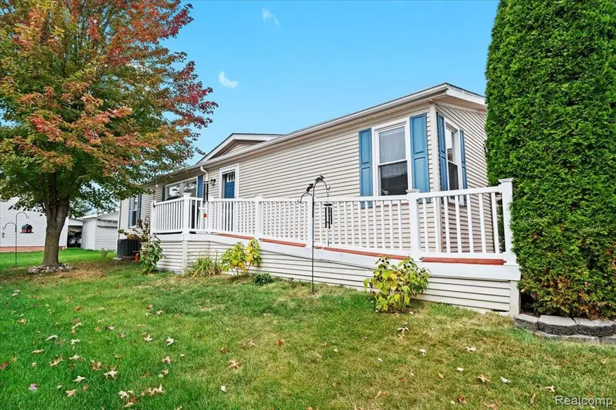 11092 Indianwood, South Lyon, MI  - Image #2