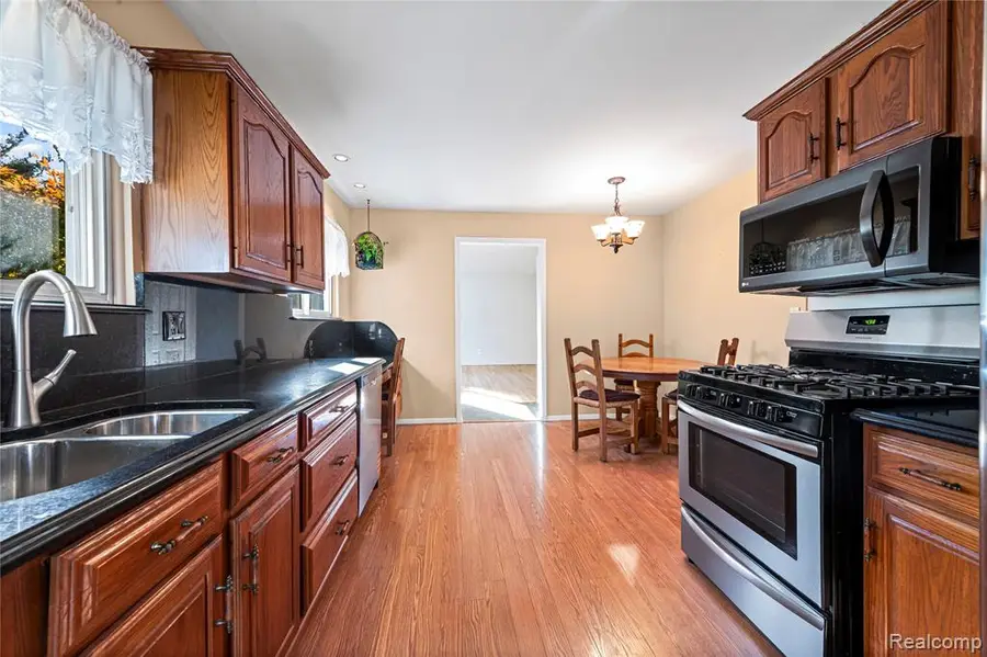 35588 Dover, Livonia, MI  - Image #3