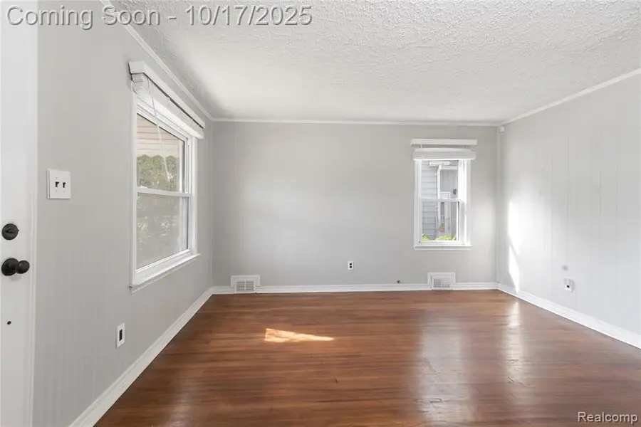 2437 Barrett, Royal Oak, MI  - Image #3