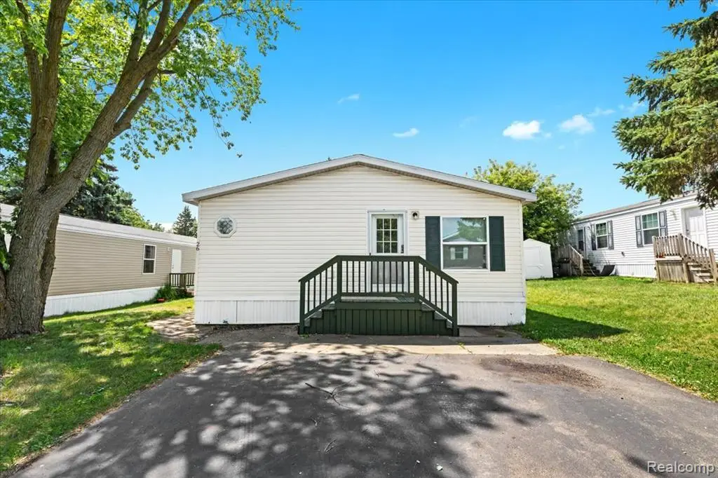 26 Hummingbird, Lake Orion, MI 48359 - Image #1