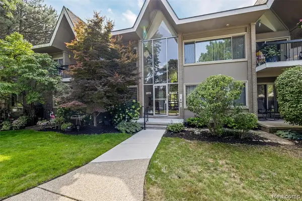 1975 Klingensmith Road #25, Bloomfield Hills, MI 48302