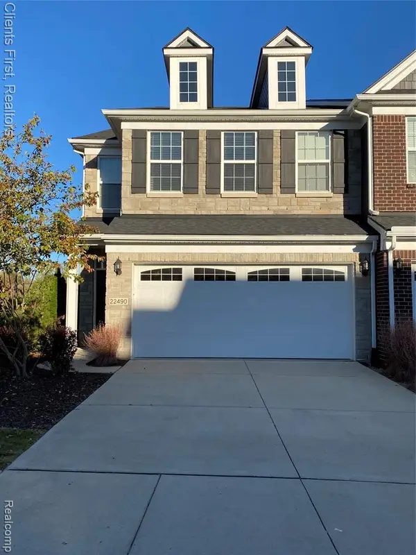 22490 Woodbridge, Novi, MI 