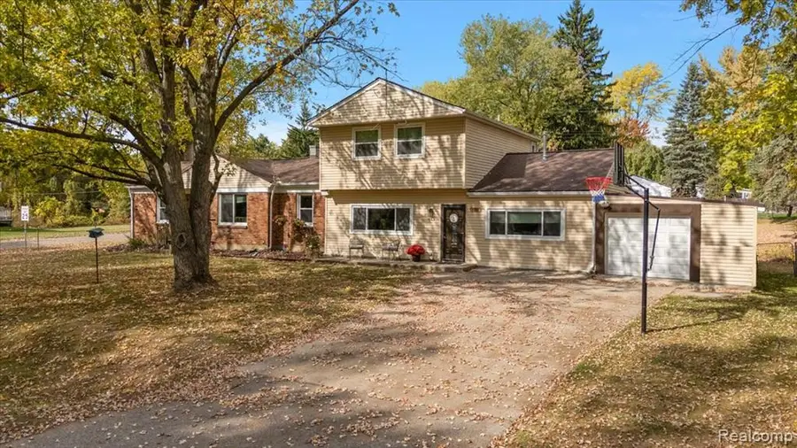 2262 Hammerslea, Lake Orion, MI  - Image #3