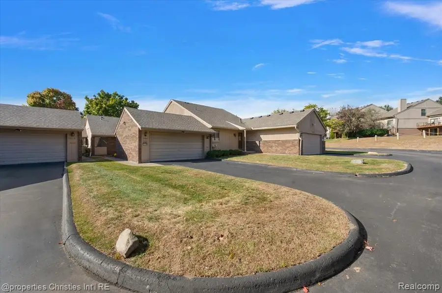 35509 Heritage, Farmington, MI  - Image #3