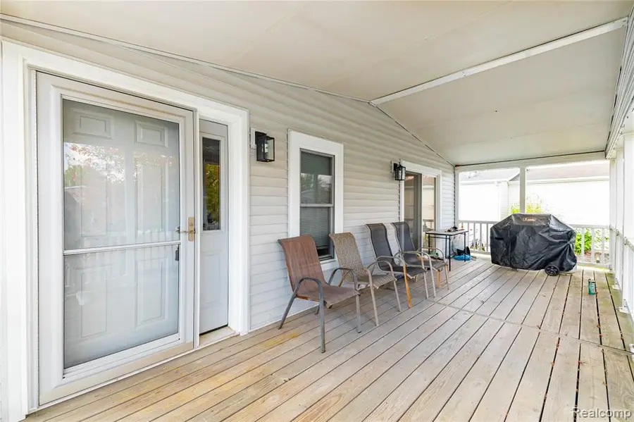 11160 Chestnut Run, South Lyon, MI  - Image #3