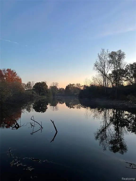 000 Markland, Holly, MI 48442