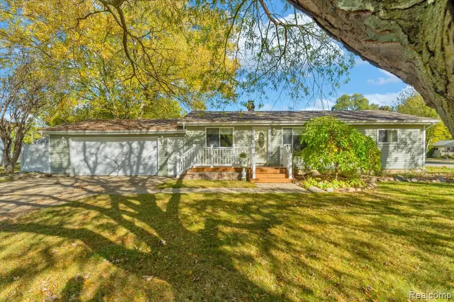 2161 Neeper, Grand Blanc, MI  - Image #2