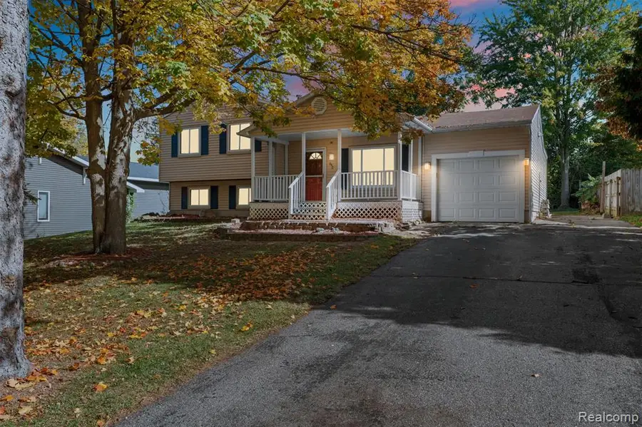 640 N Madison, Perry, MI  - Image #2