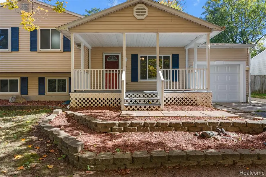 640 N Madison, Perry, MI  - Image #3