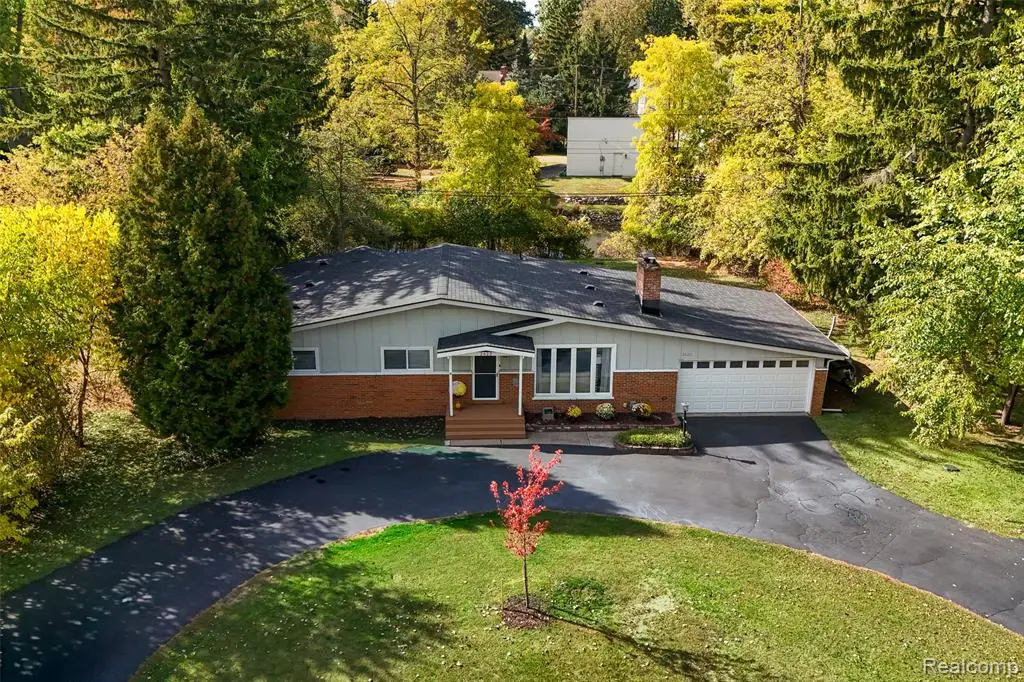 2622 Pine Ridge, West Bloomfield, MI  - Image #1